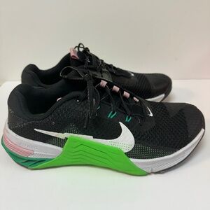 Nike Womens Metcon 7 Training Shoe, Black/White/Green Strike, 7  US